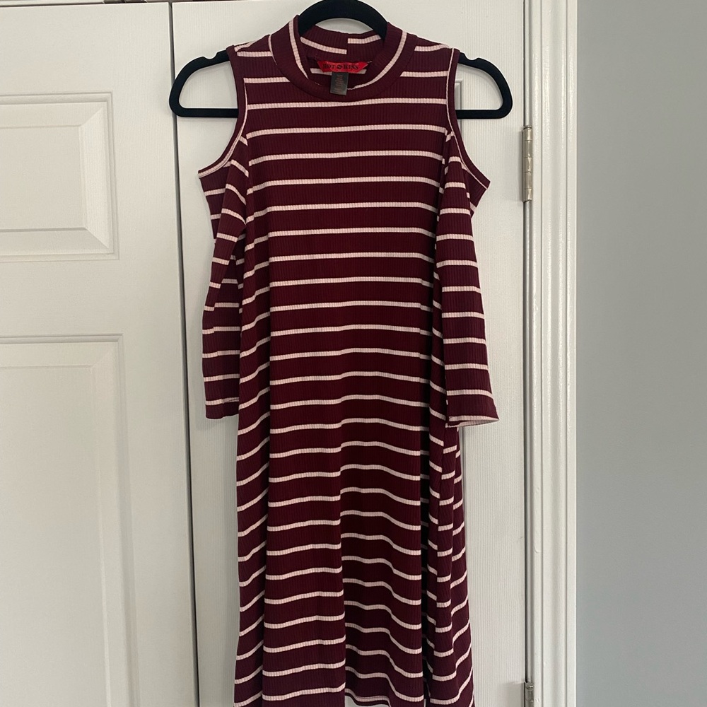 Hot Kiss Burgundy Sheath Dress with Cold Shoulder and Mock Neck size Large